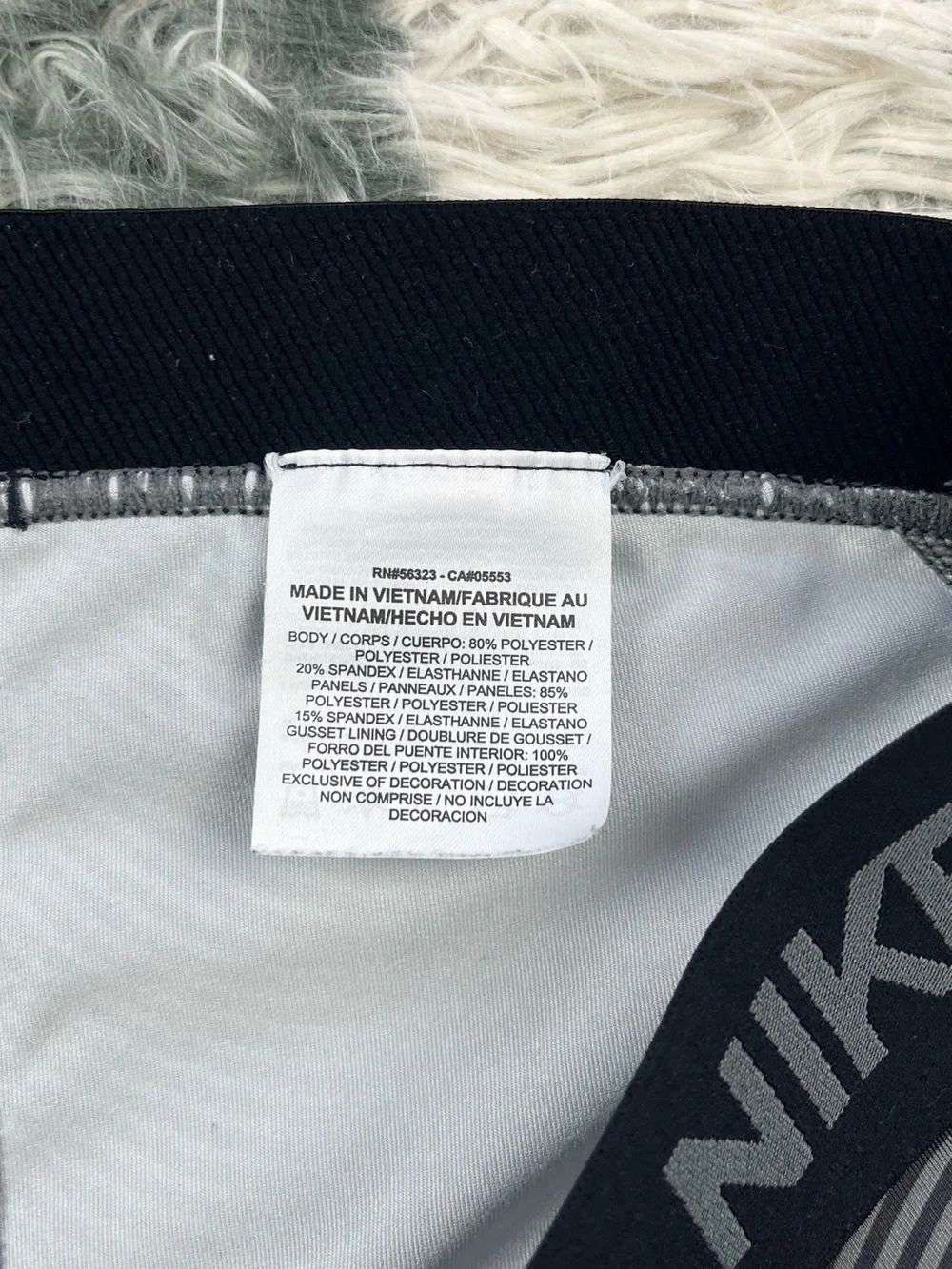Nike Pro Women’s Hypercool Frequency Training Capri Leggings Black White Size L